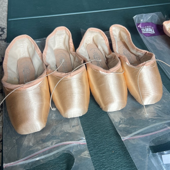 Freed Pointe Shoes - Picture 1 of 3